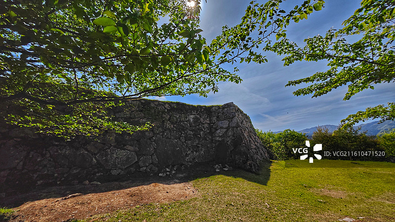 日本兵库县竹田遗迹是建于 1443 年左右的山城，别名虎卧城，因常现云海被称为 “天空之城”图片素材