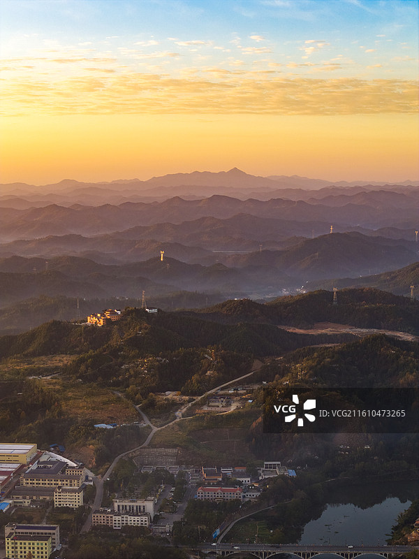 航拍湖南岳阳平江县县城清晨风光图片素材