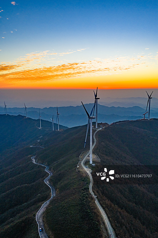 航拍湖南涟源龙山风电场风光图片素材
