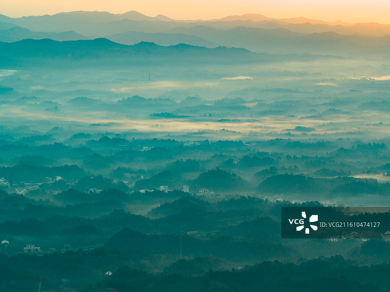 航拍湖南岳阳平江县县城清晨风光图片素材