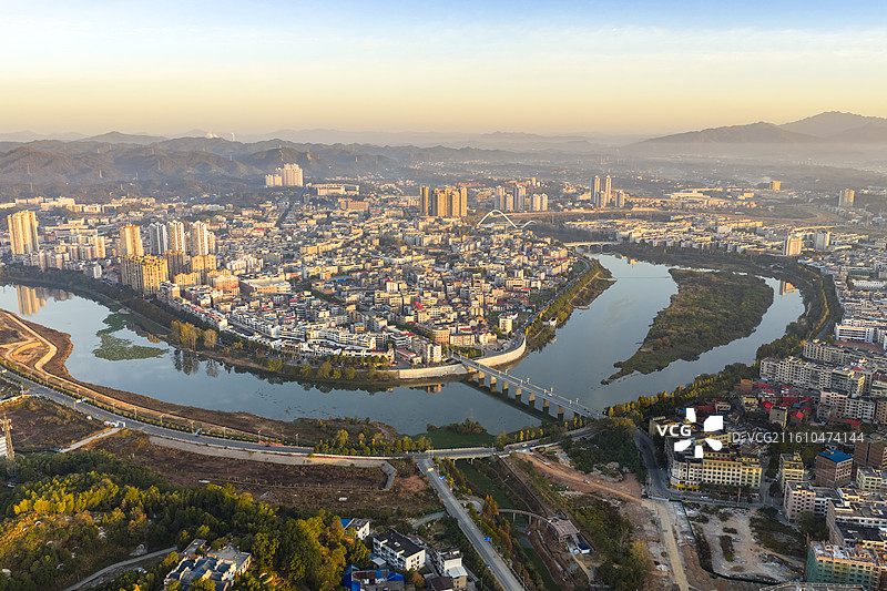 航拍湖南岳阳平江县县城清晨风光图片素材