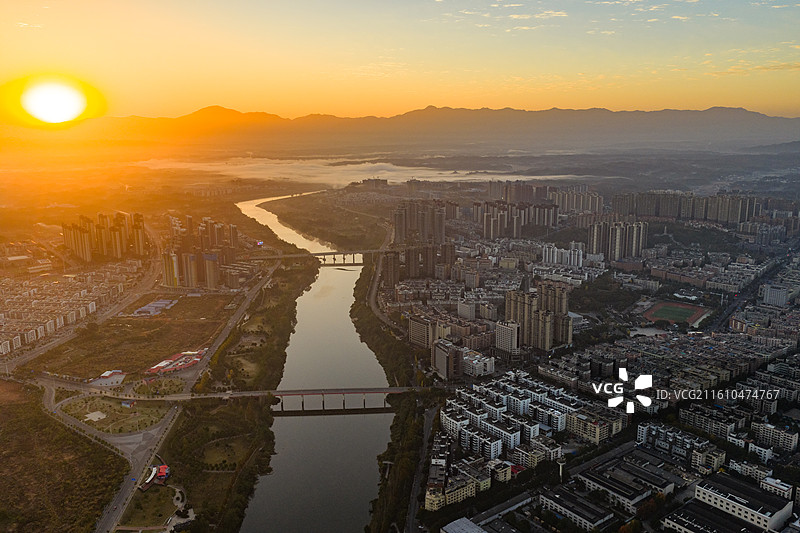 航拍湖南岳阳平江县县城清晨风光图片素材