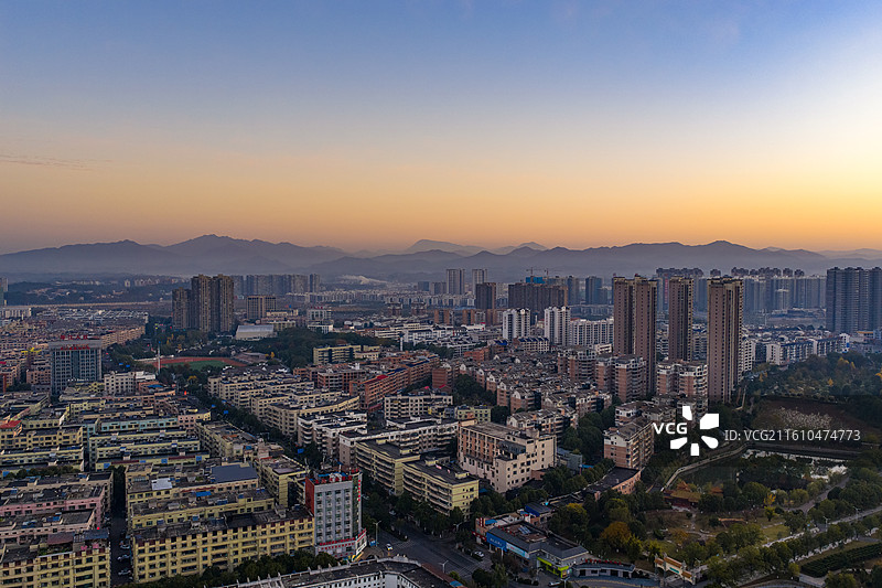 航拍湖南岳阳平江县县城清晨风光图片素材