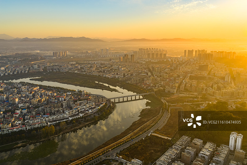 航拍湖南岳阳平江县县城清晨风光图片素材