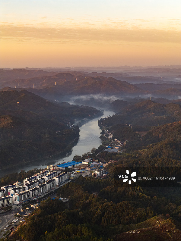航拍湖南岳阳平江县县城清晨风光图片素材