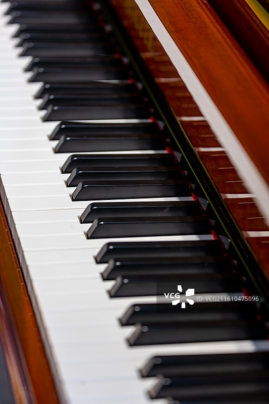 立式钢琴琴键图片素材