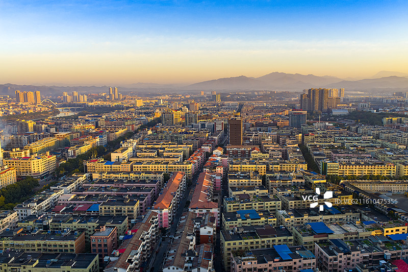 航拍湖南岳阳平江县县城清晨风光图片素材