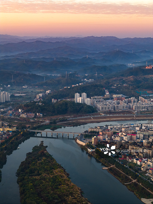 航拍湖南岳阳平江县县城清晨风光图片素材