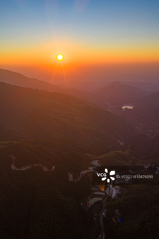 航拍湖南衡阳南岳雷钵峰日落风光图片素材