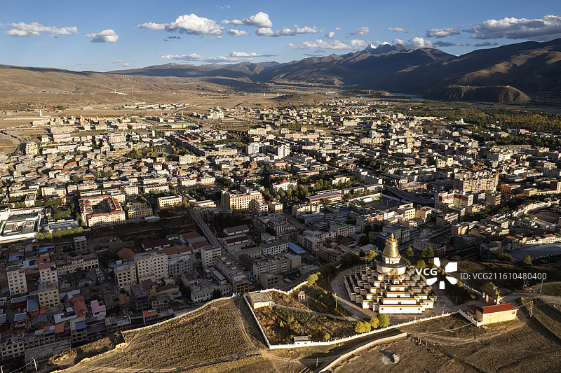 航拍甘孜县香根时轮佛塔图片素材