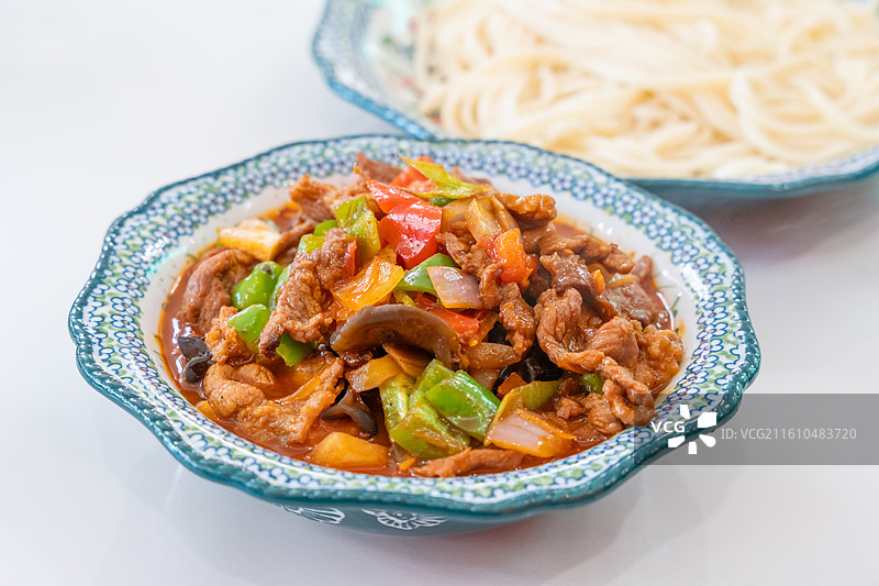 新疆特色美食 过油肉拌面 拉条子 特写 电商 文旅图片素材