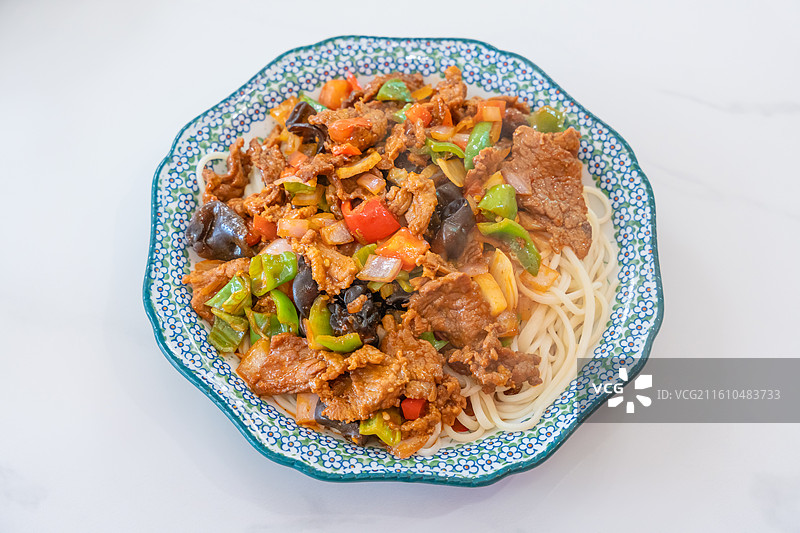 新疆特色美食 过油肉拌面 拉条子 特写 电商 文旅图片素材