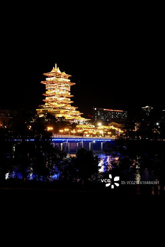 四川绵阳地标越王楼与涪江夜景风光图片素材