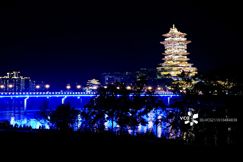 四川绵阳地标越王楼与涪江夜景风光图片素材
