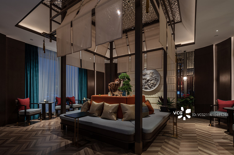 高端足浴会所公共休息区与沙发座席图片素材
