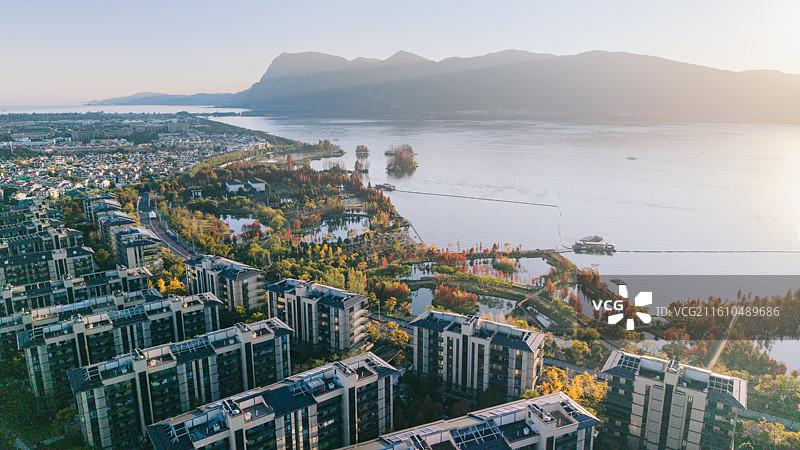 航拍昆明滇池华夏四季高端住宅图片素材