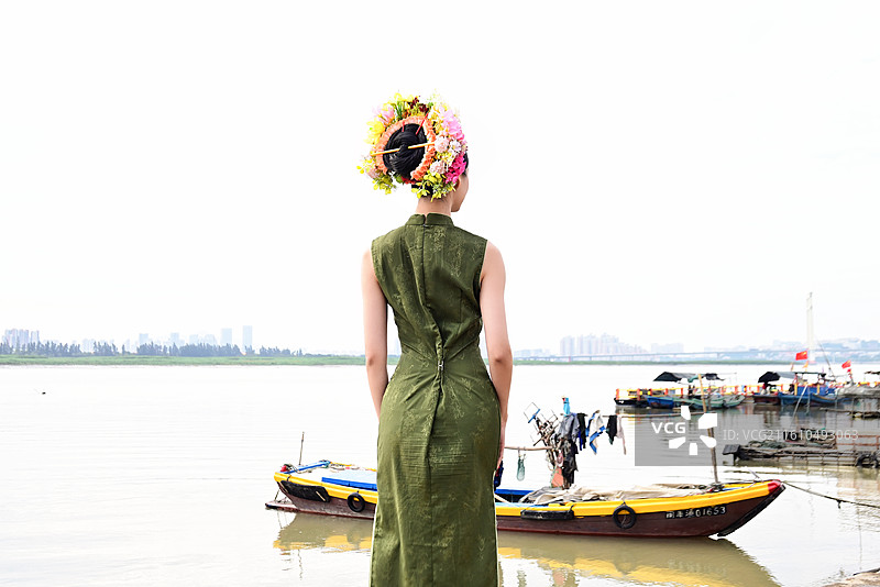 泉州 蟳埔 簪花围 簪花 旗袍 渔女装 码头 海边 泉州湾图片素材