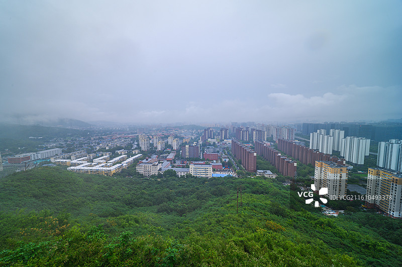 北京夏季雨后石景山首钢园图片素材