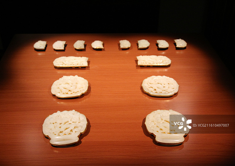 南京市博物馆 —— 玉堂佳器馆藏精品展-金镶玉带板图片素材