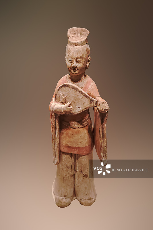 弹琵琶陶俑，北齐，1973年山西寿阳厍狄回洛墓出土，中国国家博物馆藏图片素材