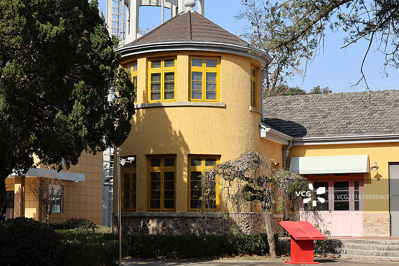 江南水泥厂小黄楼一角图片素材