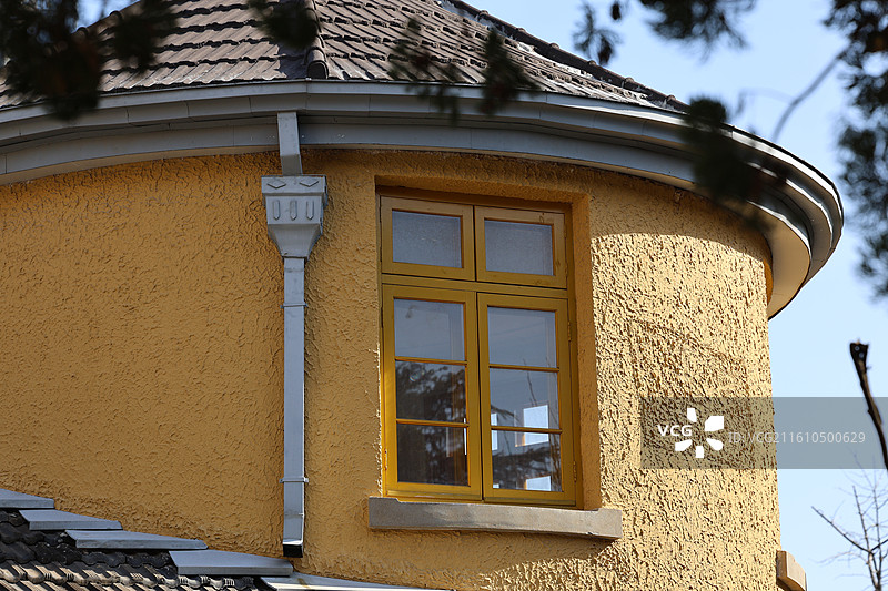 江南水泥厂小黄楼的窗户图片素材