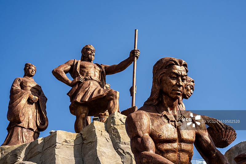 陕西富平县中华郡文化旅游景区轩辕黄帝荆山铸鼎主题雕塑图片素材