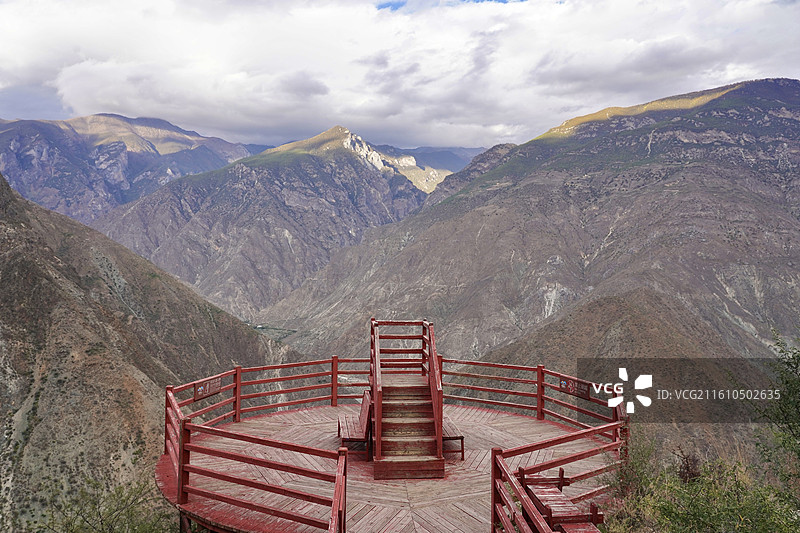 云南迪庆德钦县金沙江大湾观景平台图片素材