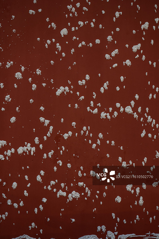 故宫红色墙面白雪斑驳纹理图片素材