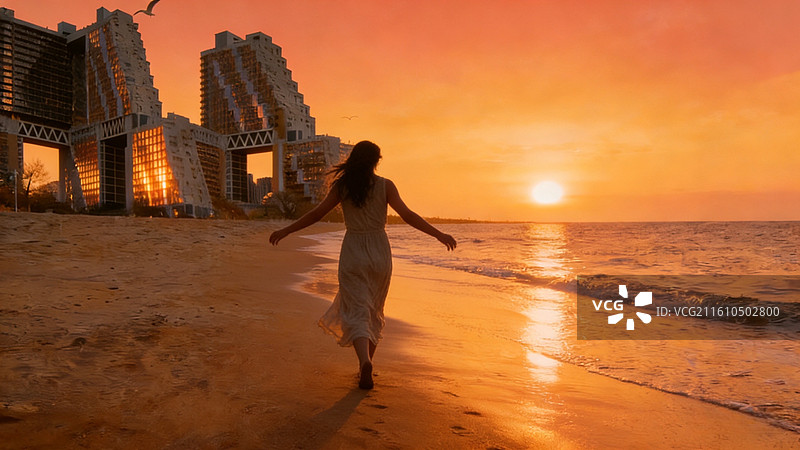 秦皇岛金梦海湾：落日海滨的自由奔赴图片素材