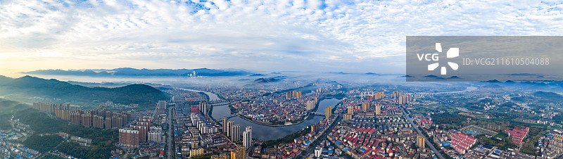 航拍湖北咸宁赤壁市城市清晨风光图片素材