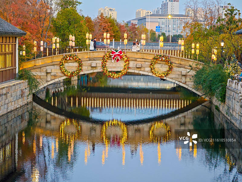上海青浦蟠龙新天地秋天十二月傍晚时分风光（原上海青浦蟠龙天地蟠龙古镇）图片素材
