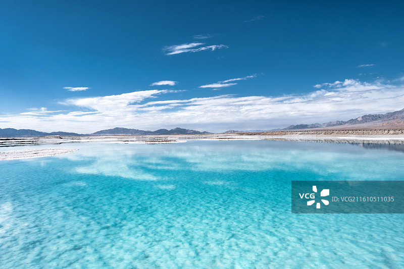 美丽的大柴旦翡翠湖图片素材