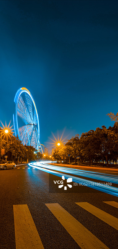 城市建筑在日出日落朝霞晚霞时分的特写图片素材