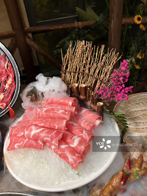 氛围感户外式火锅餐厅图片素材