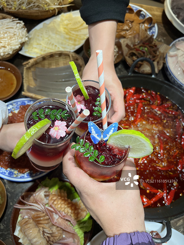 氛围感户外式火锅餐厅图片素材