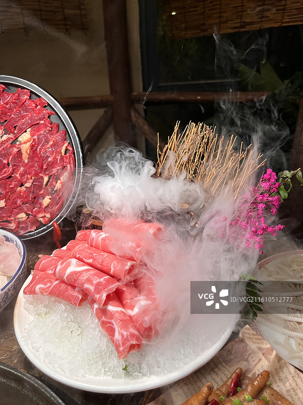 氛围感户外式火锅餐厅图片素材