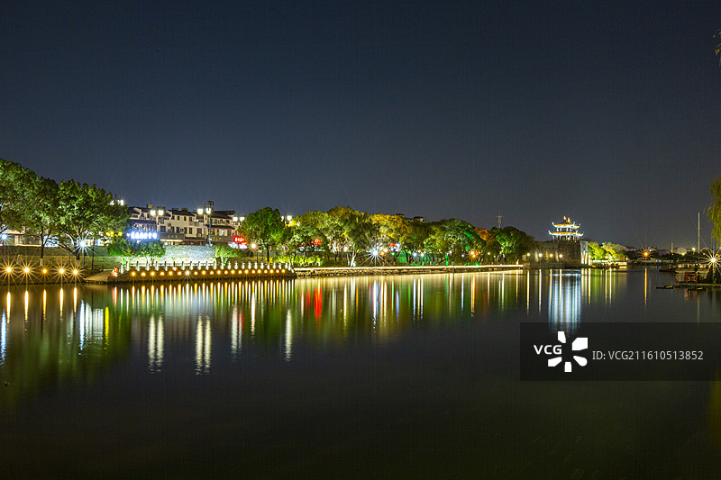苏州护城河沿岸夜景风光图片素材