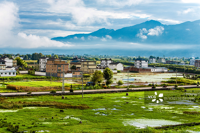中国云南省大理白族自治州鹤庆县田园风光图片素材