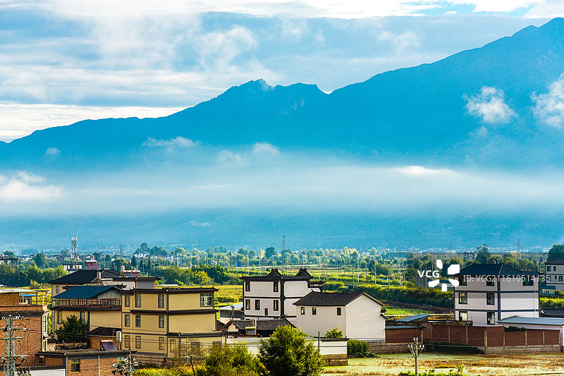 中国云南省大理白族自治州鹤庆县田园风光图片素材