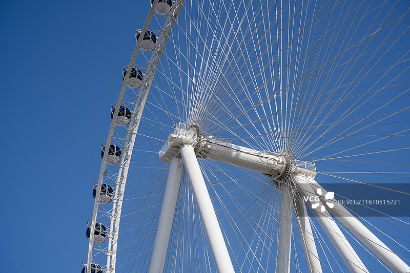 陕西富平县中华郡文化旅游景区荆山之眼摩天轮图片素材