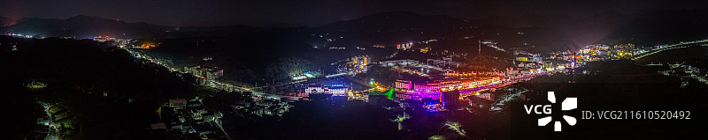 航拍湖北省黄冈市罗田县鸠兹古邑夜景图片素材