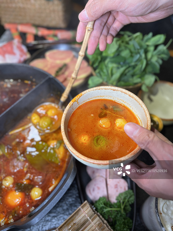 特色麻辣酸汤火锅图片素材