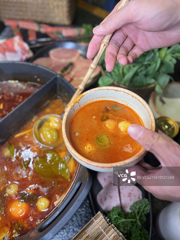 特色麻辣酸汤火锅图片素材
