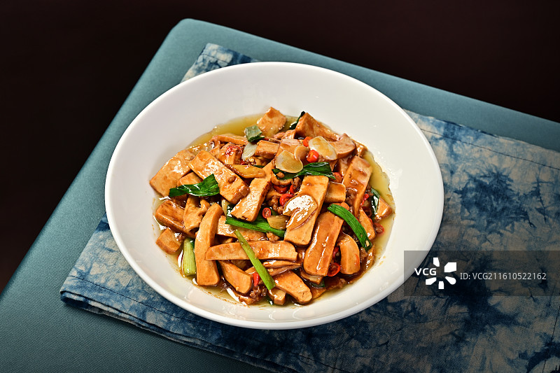 中式美食融合菜菜品红烧香干图片素材