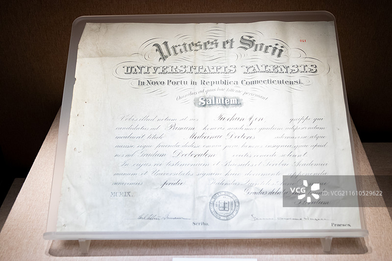 复旦大学校史馆展出文物颜福庆1909年 耶鲁大学医学院毕业证书图片素材