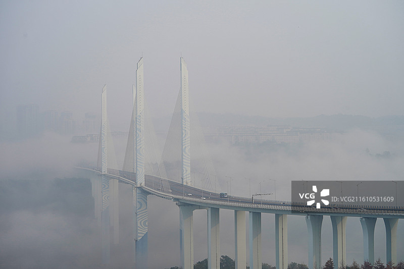 晨雾中的重庆蔡家嘉陵江大桥图片素材