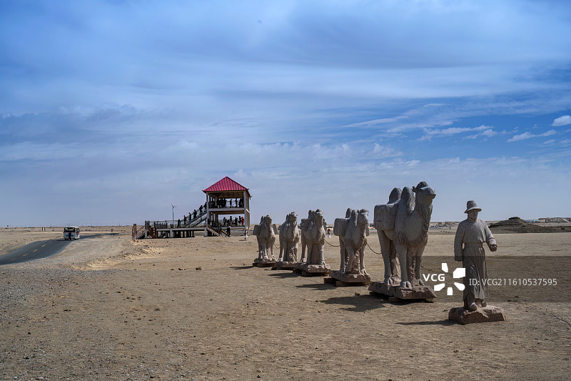 青海省海西蒙古族藏族自治州大柴旦行委乌苏特水上雅丹地质公园风光图片素材