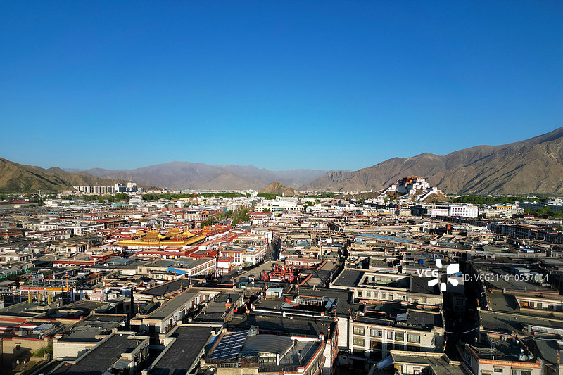 拉萨八廓街航拍 大昭寺 布达拉宫图片素材