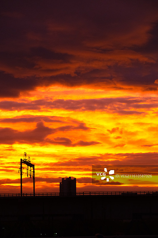 傍晚天空火烧云图片素材